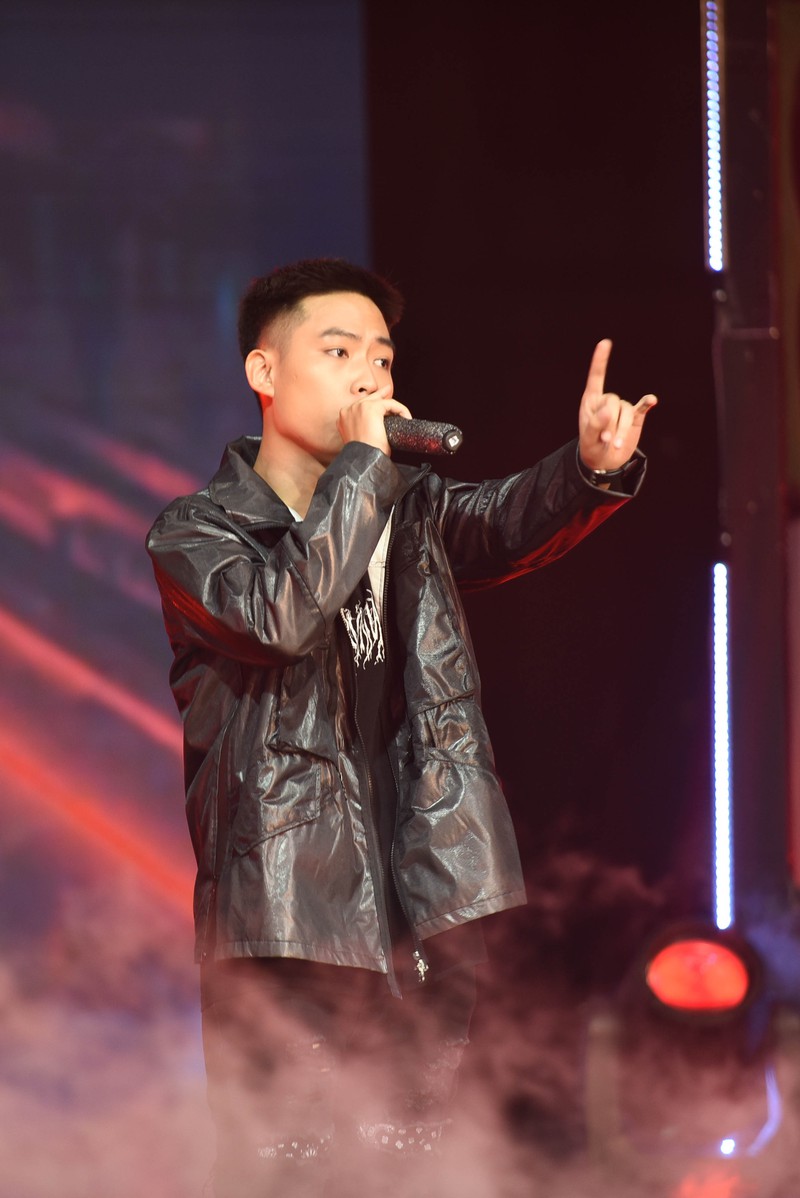 phao hoa chim son ca khien 4 mentor "nhay khoi ghe" trong king of rap hinh 2
