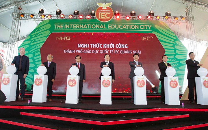 tap doan giao duc nguyen hoang mua lai co phan truong dai hoc hoa sen hinh 1