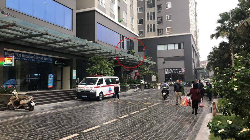 be gai 4 tuoi roi tu tang 25 chung cu star tower xuong tu vong hinh 1