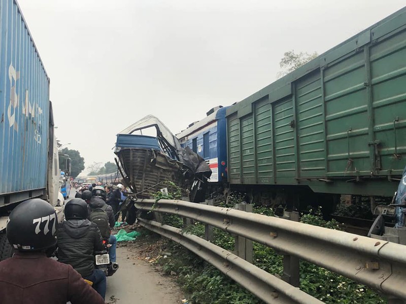 tau hoa tong nat o to tai khien 1 nguoi nguy kich o ha noi hinh 1