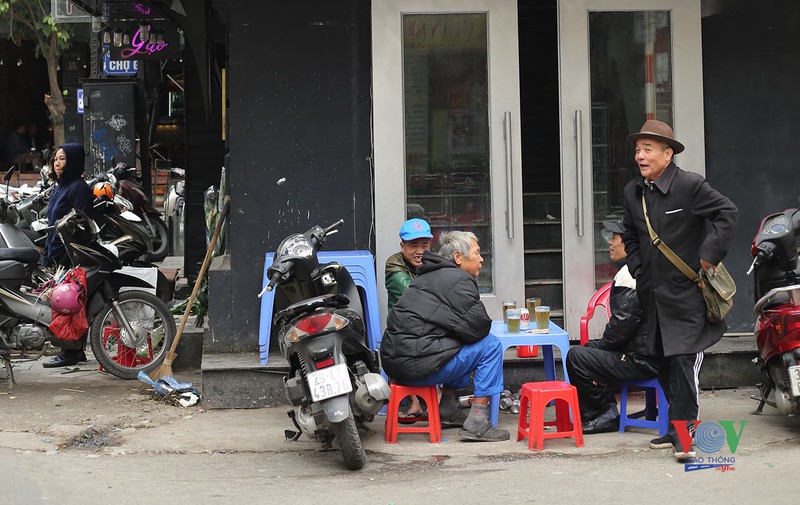 nhieu nguoi van tho o de phong dich covid-19 noi cong cong  hinh 9