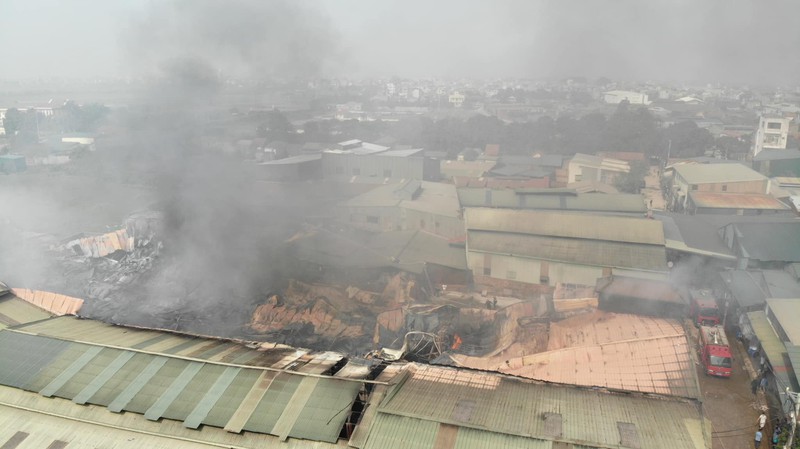 chay lon thieu rui nha xuong rong 2000m2 tai ha noi hinh 2