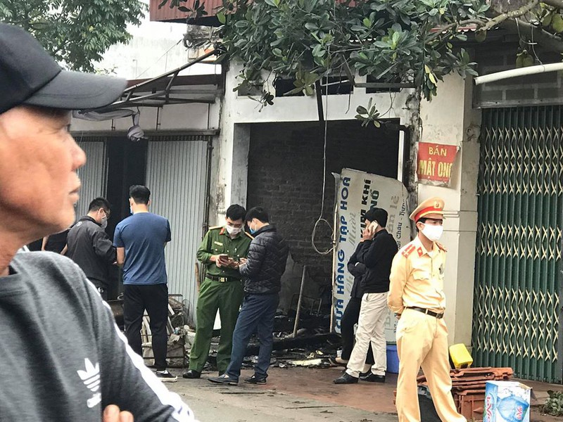 chay nha trong dem, 2 vo chong va con gai nho tu vong tai hung yen hinh 1