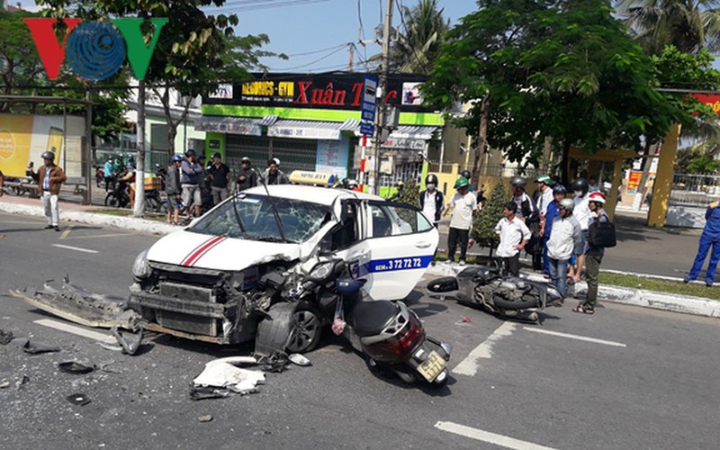 trong 10 ngay cach ly xa hoi, tngt giam nhung van co 94 nguoi chet hinh 1