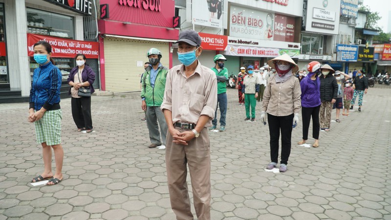 hang nghin suat luong thuc duoc phat mien phi cho nguoi ngheo o ha noi hinh 1