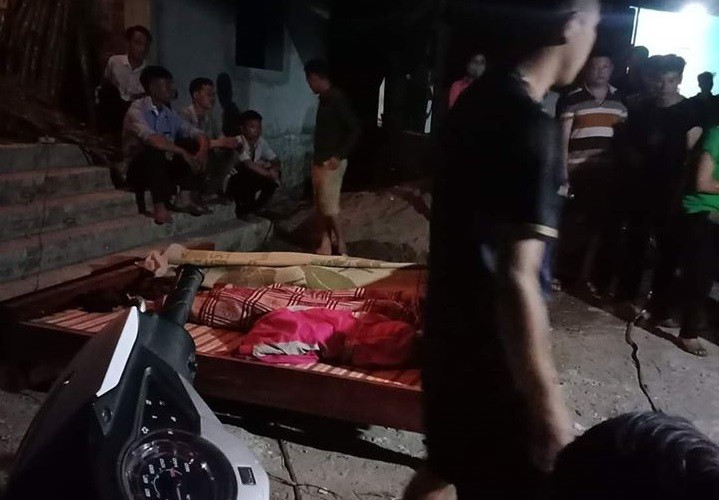 ​me om 3 con nhay suoi tu tu khien 4 nguoi tu vong o hoa binh​ hinh 1