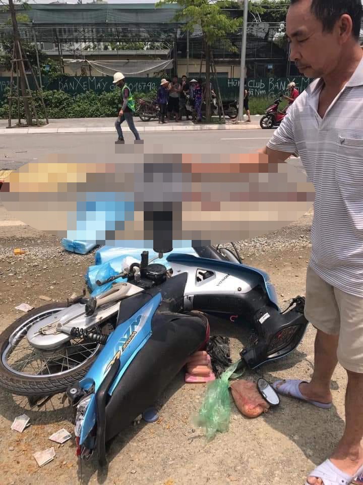 2 me con ban xoi tu vong thuong tam sau va cham voi xe dau keo hinh 1