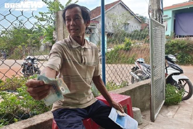 chi tien ho tro cho dan roi thu lai: can bo xa tran tinh hinh 3
