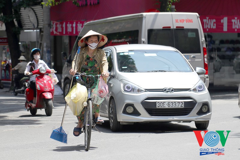 lưu ý bạn nên biết khi đi xe máy trong những ngày nắng nóng hình 10 luu y ban nen biet khi di xe may trong nhung ngay nang nong hinh 10