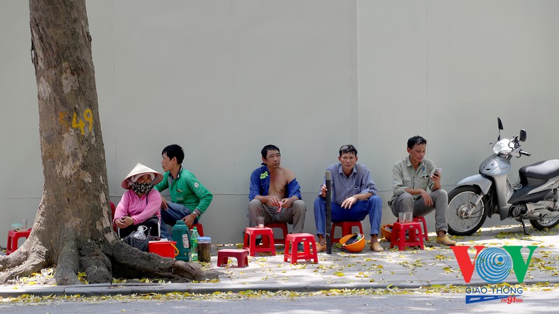 lưu ý bạn nên biết khi đi xe máy trong những ngày nắng nóng hình 12 luu y ban nen biet khi di xe may trong nhung ngay nang nong hinh 12