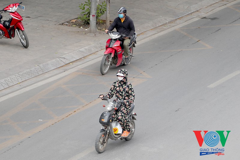 lưu ý bạn nên biết khi đi xe máy trong những ngày nắng nóng hình 3 luu y ban nen biet khi di xe may trong nhung ngay nang nong hinh 3