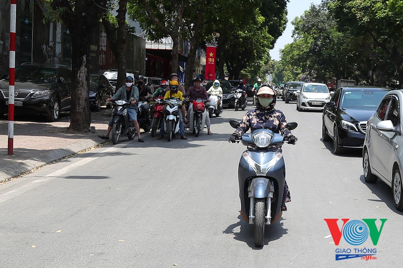 lưu ý bạn nên biết khi đi xe máy trong những ngày nắng nóng hình 7 luu y ban nen biet khi di xe may trong nhung ngay nang nong hinh 7
