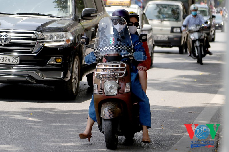 lưu ý bạn nên biết khi đi xe máy trong những ngày nắng nóng hình 9 luu y ban nen biet khi di xe may trong nhung ngay nang nong hinh 9