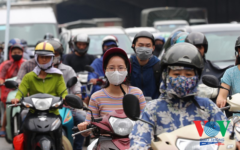 csgt dung xe kiem tra: lo ngai su lam quyen, gay phien toai cho dan  hinh 1
