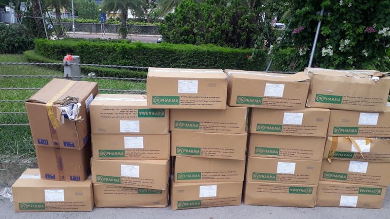 ​gan 20 thung carton thuoc tay het han bi vut bo o dai lo thang long hinh 1