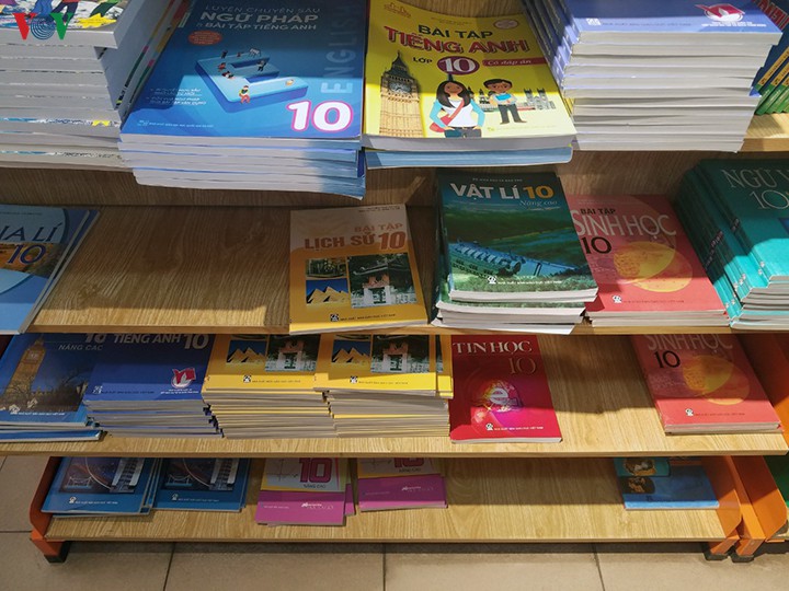 bo gd&dt dang nhan ho so tham dinh sach giao khoa lop 2 va 6 hinh 1