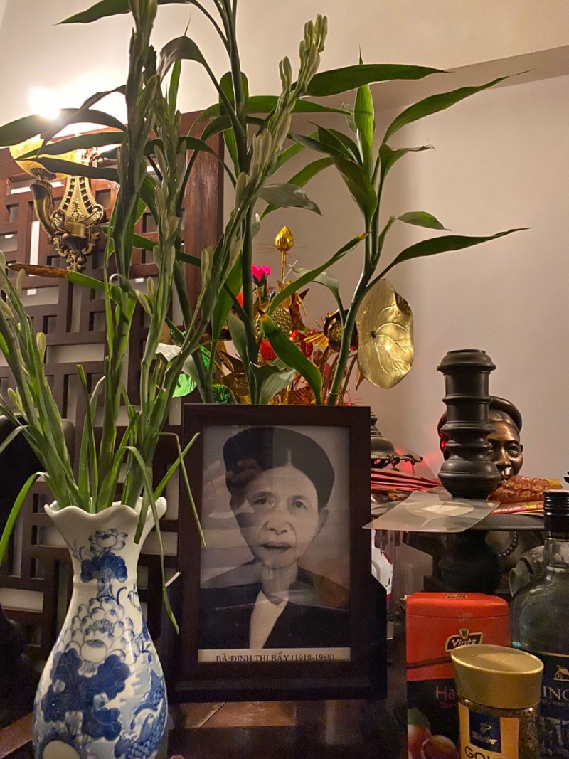 hai muoi nam me doi cho con, hai muoi nam com phan de nguoi hinh 1