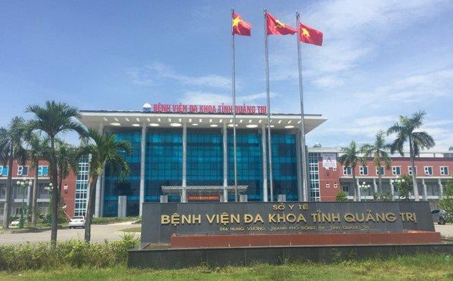 nguoi phu nu mang giuong den tru so xa gay roi vi bi yeu cau cach ly 14 ngay hinh 1