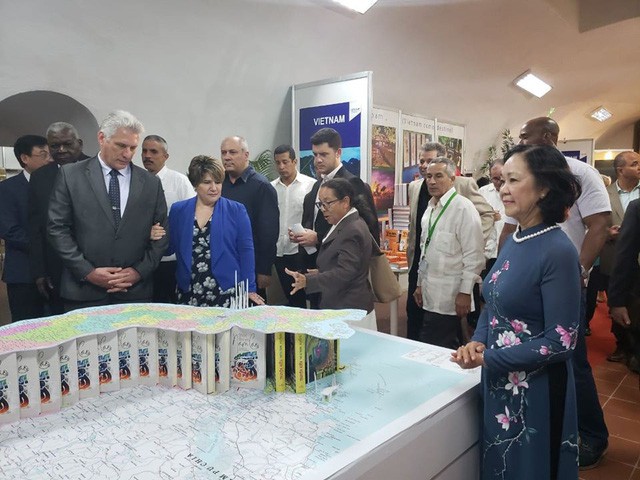  bien ban chien tranh 1-2-3-4.75 va dien gia, nha van nguyen quang thieu duoc chao don o cuba hinh 1