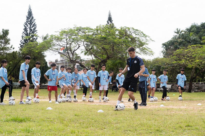 man city va chuong trinh chap canh, truyen lua cho uoc mo viet hinh 3