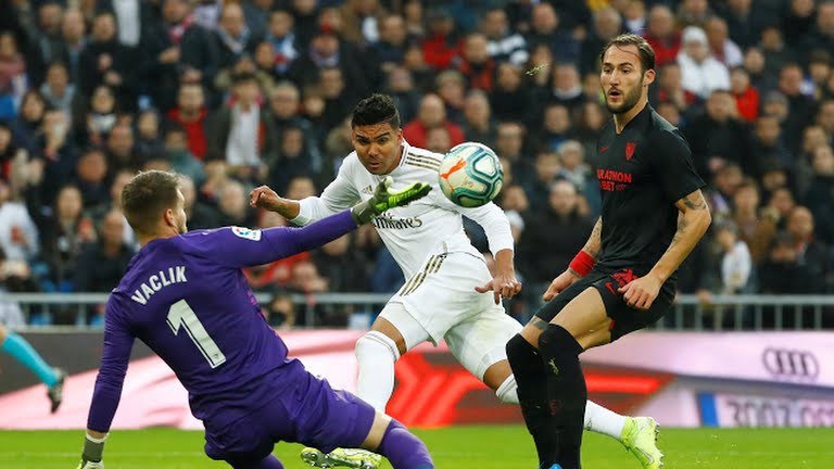 casemiro ruc sang, real chiem ngoi dau la liga cua barca hinh 1