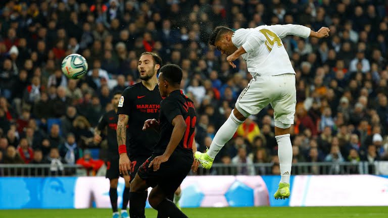 casemiro ruc sang, real chiem ngoi dau la liga cua barca hinh 2