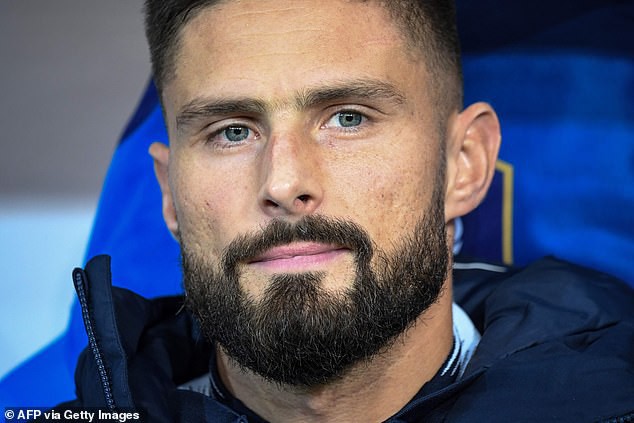 tottenham bat ngo theo duoi olivier giroud hinh 1