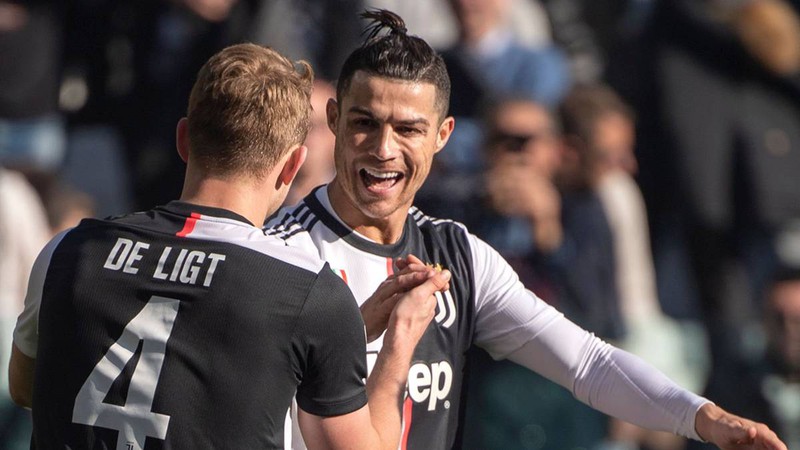 ronaldo can moc 50 ban thang trong mau ao juventus hinh 1