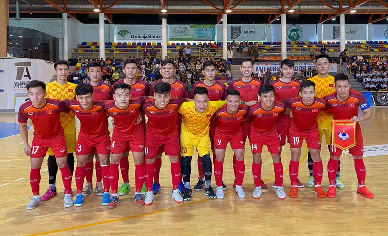 dt futsal viet nam nhan trai dang dau tien tren dat chau au hinh 1