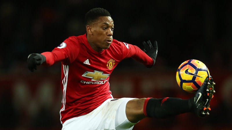 doi hinh mu o tran chien voi chelsea: fernandes "tiep dan" cho ighalo? hinh 11