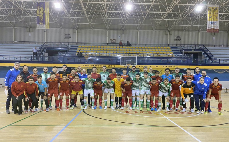 dt futsal viet nam that bai 1-2 truoc real betis hinh 1