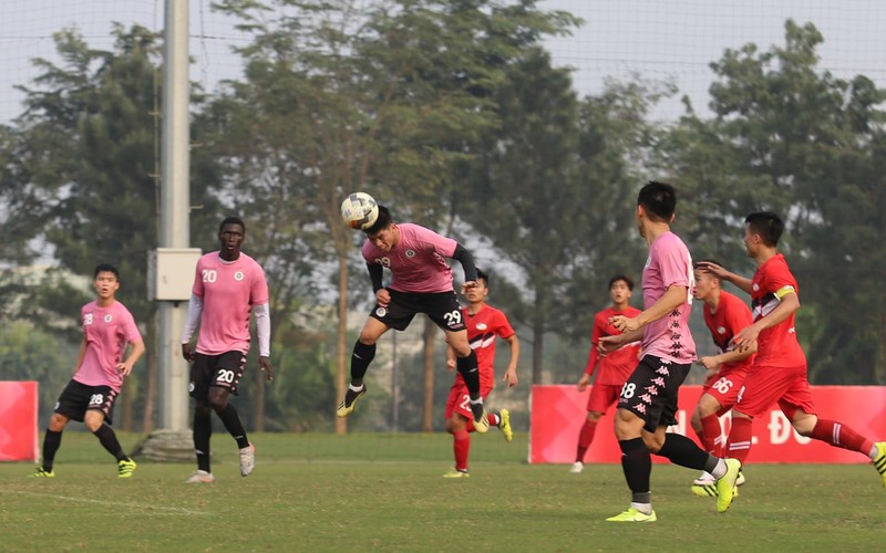 van dai toa sang, ha noi fc van bi viettel cam hoa dang tiec hinh 1