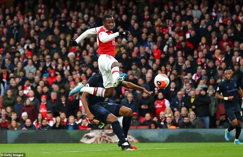 ket qua bong da arsenal 3-2 everton: aubameyang ruc sang hinh 2