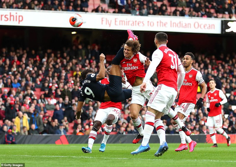 ket qua bong da arsenal 3-2 everton: aubameyang ruc sang hinh 1