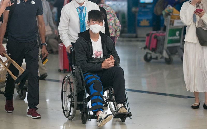 duy manh nhan tin vui khi len duong sang singapore phau thuat hinh 1