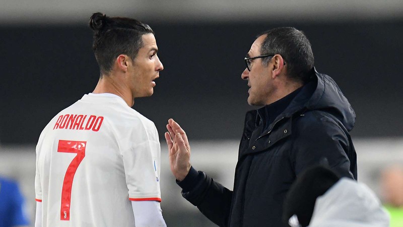 hlv sarri "ninh kheo" ronaldo truoc dai chien voi inter milan hinh 1