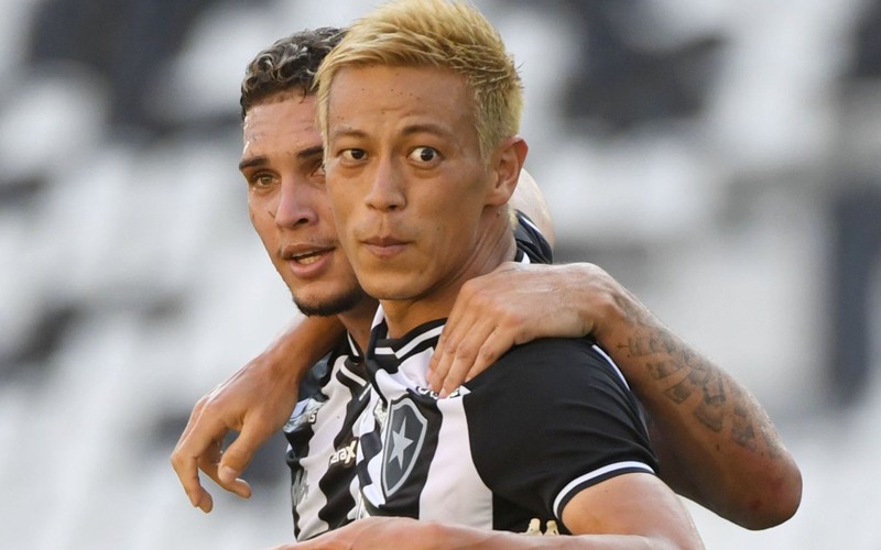 video: keisuke honda lap ky luc chua tung co trong lich su bong da hinh 1