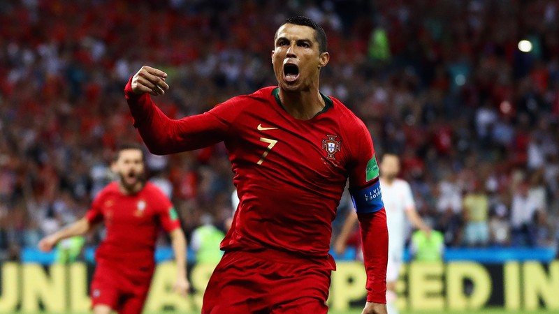 top 10 chan sut vi dai nhat dtqg chau au: ronaldo khong co doi thu hinh 2