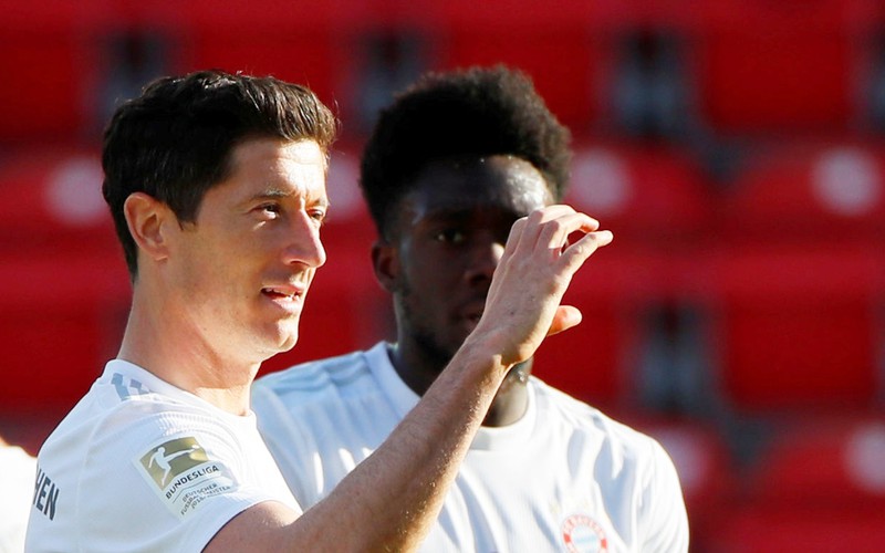 lewandowski can cot moc an tuong sau tran union berlin 0-2 bayern hinh 1