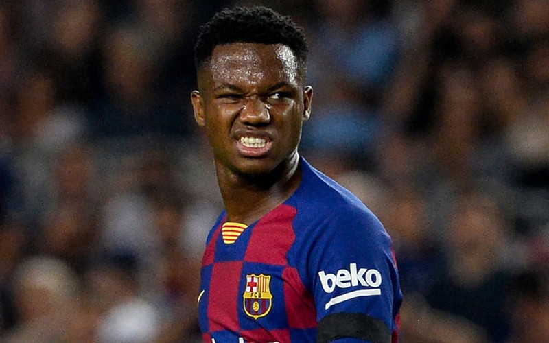 chuyen nhuong 9/6: mu tra gia khung cho than dong cua barca hinh 1