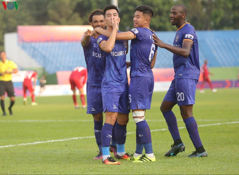 sau vong 4 v-league 2020: hap dan va kich tinh khong tuong hinh 1