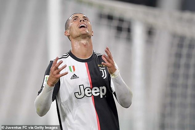 ronaldo sut hong 11m, juventus van vao chung ket coppa italia hinh 1