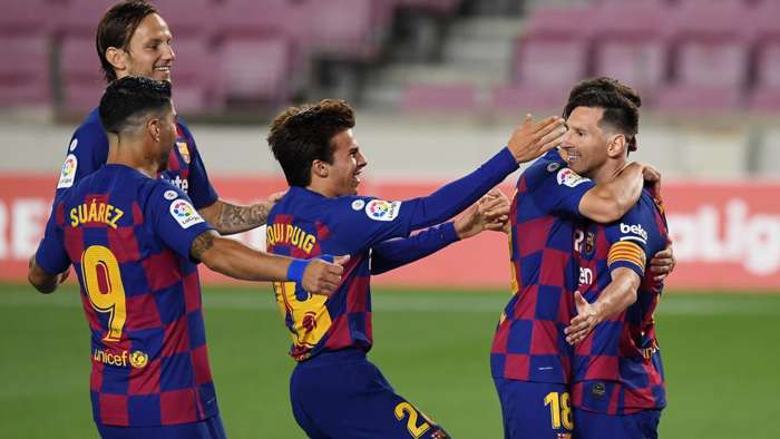 hlv setien khen griezmann trong ngay messi can moc 700 ban thang hinh 1