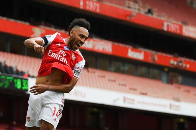 aubameyang xo do ky luc khung cua huyen thoai thierry henry hinh 1