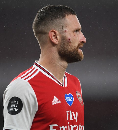 vardy hoa vo si tren san co, dap thang vao mat mustafi hinh 4