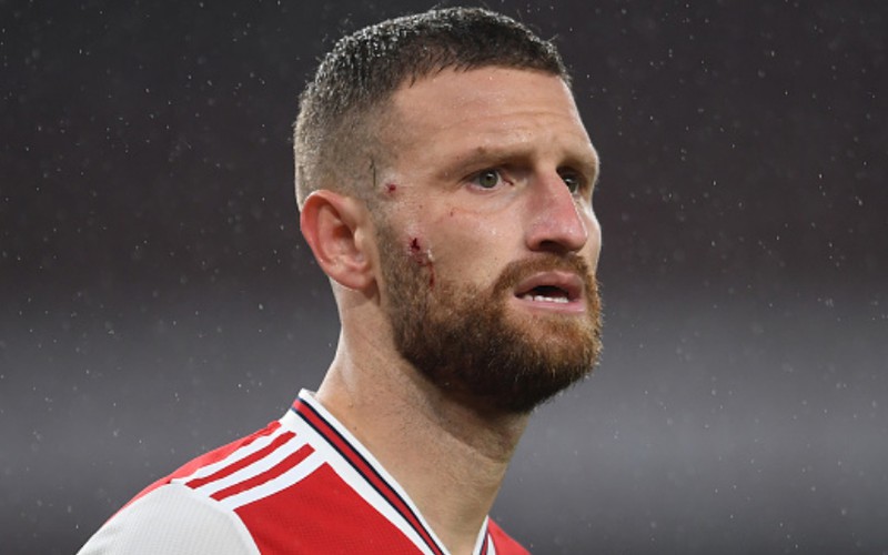 vardy hoa vo si tren san co, dap thang vao mat mustafi hinh 3