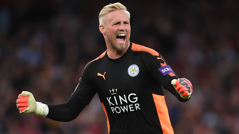 chuyen nhuong 2/8: mu tiep can schmeichel va varane moi hinh 2