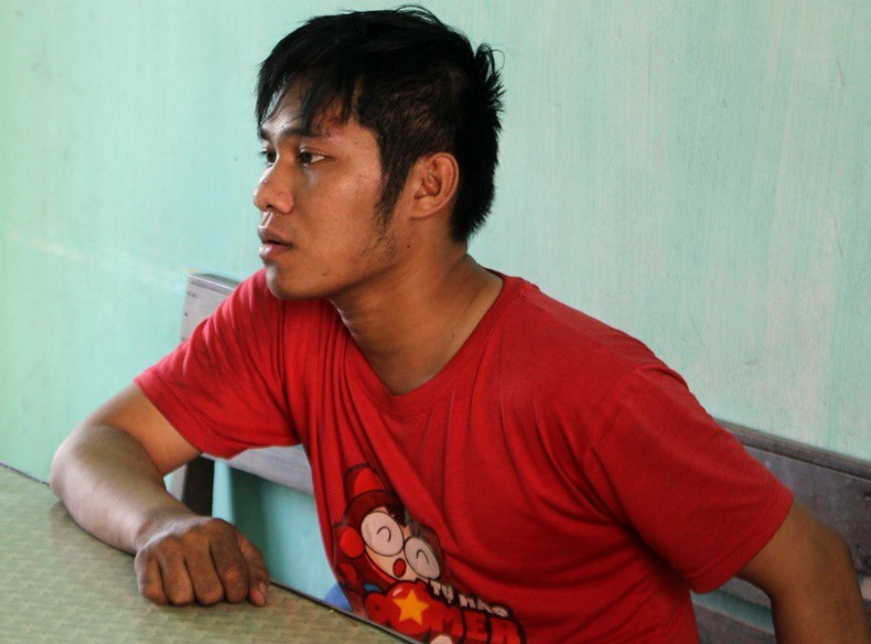 nong 24h: hai "nu quai" dan canh danh ghen de cuop vang hinh 3