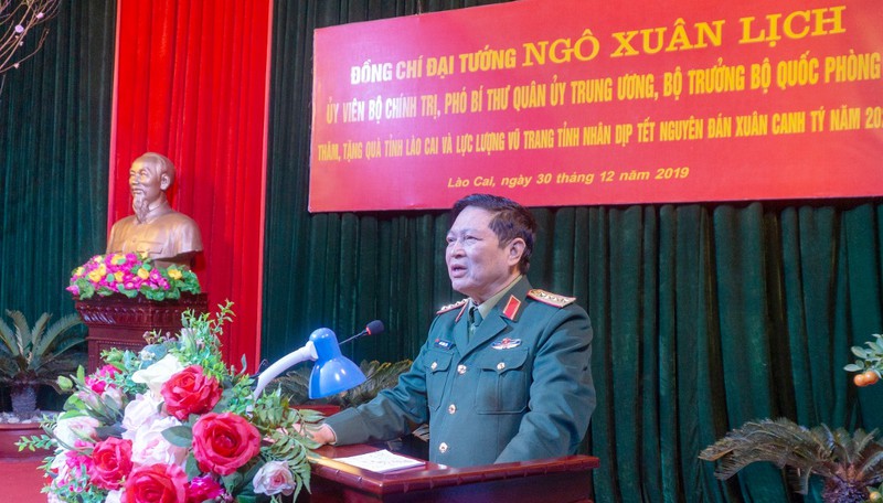 bo truong bo quoc phong ngo xuan lich tham, chuc tet tai tinh lao cai hinh 1