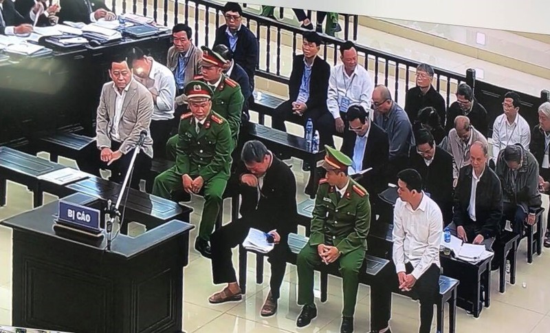 cuu pho chanh vp da nang khoc nuc no, bang hoang voi muc an hinh 1
